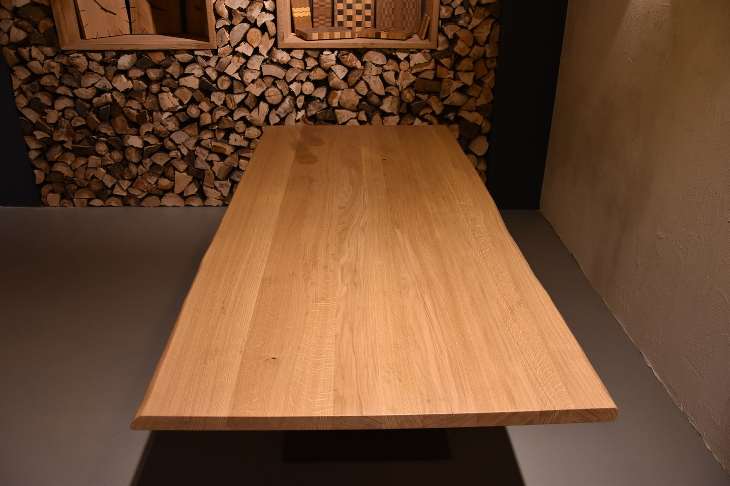 Schlichte Eiche Massivholztischplatte mit Waldkante