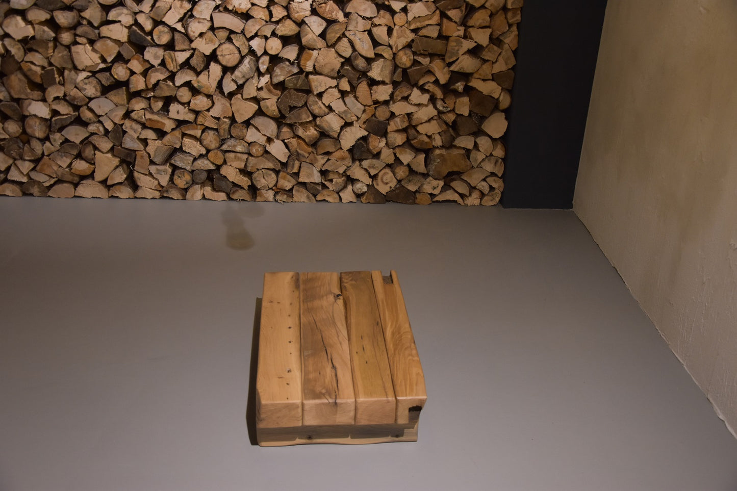 Balken Beistelltisch in flacher Ausführung