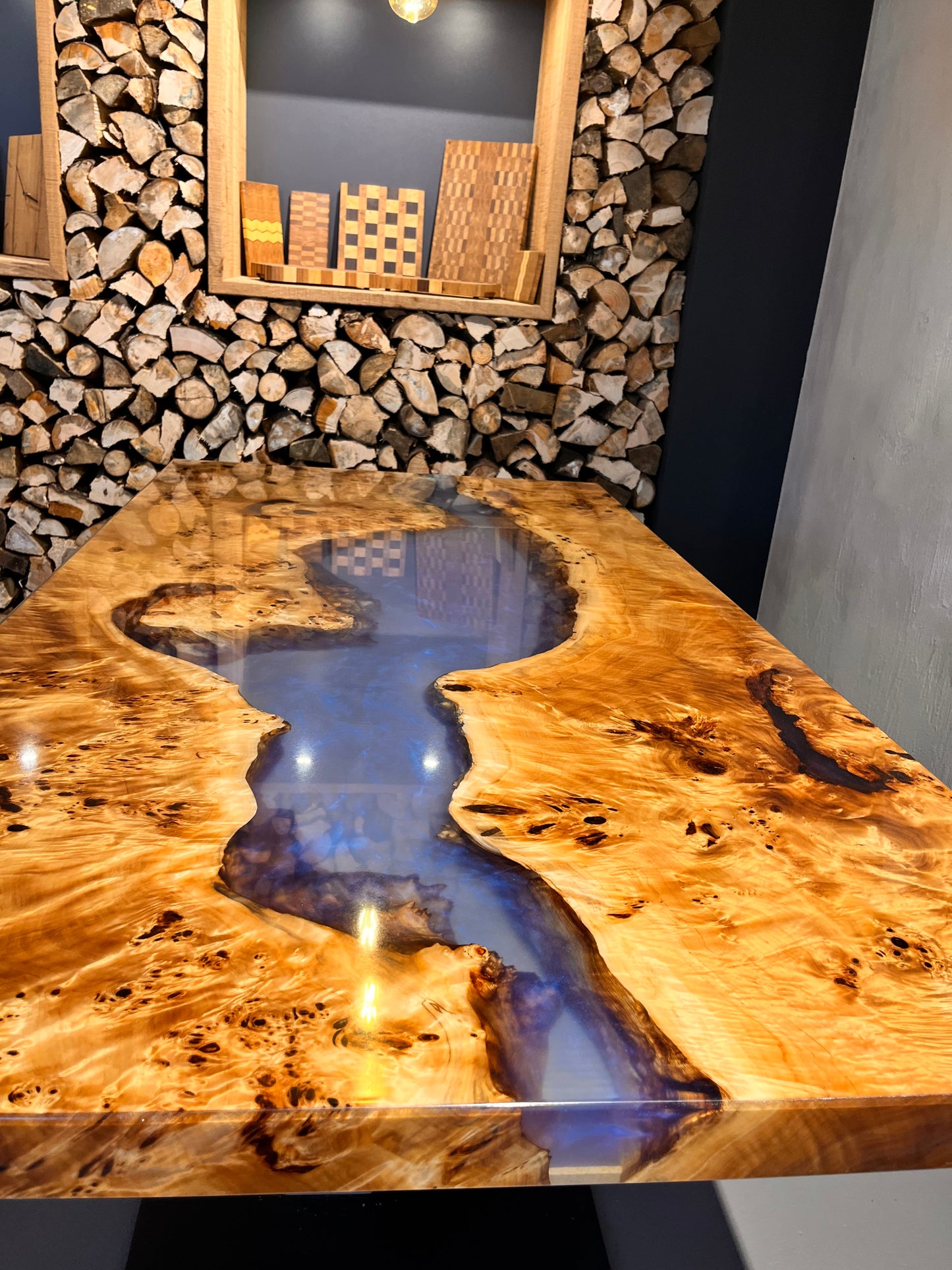 Massivholztischplatte - Maserpappel Epoxy Rivertable, blau/transparent