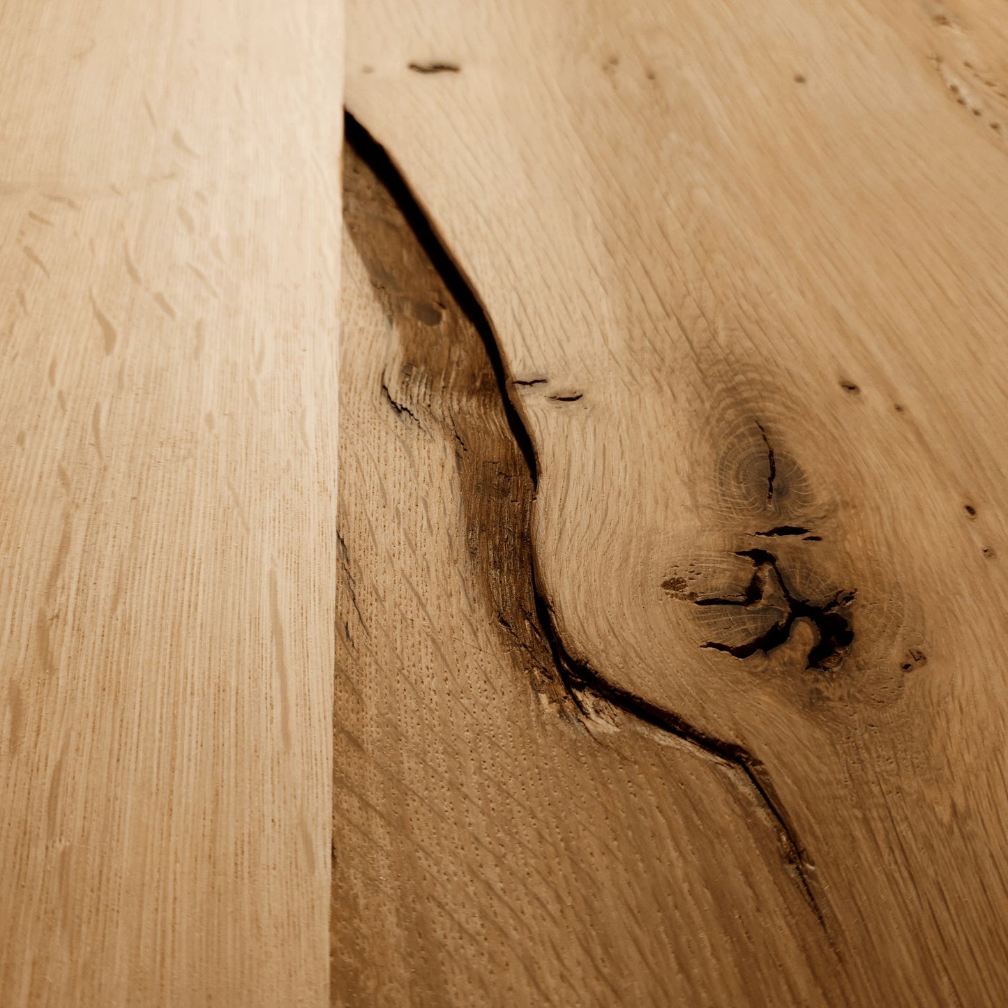 Rustikale Eichen - Massivholztischplatten Konfigurator