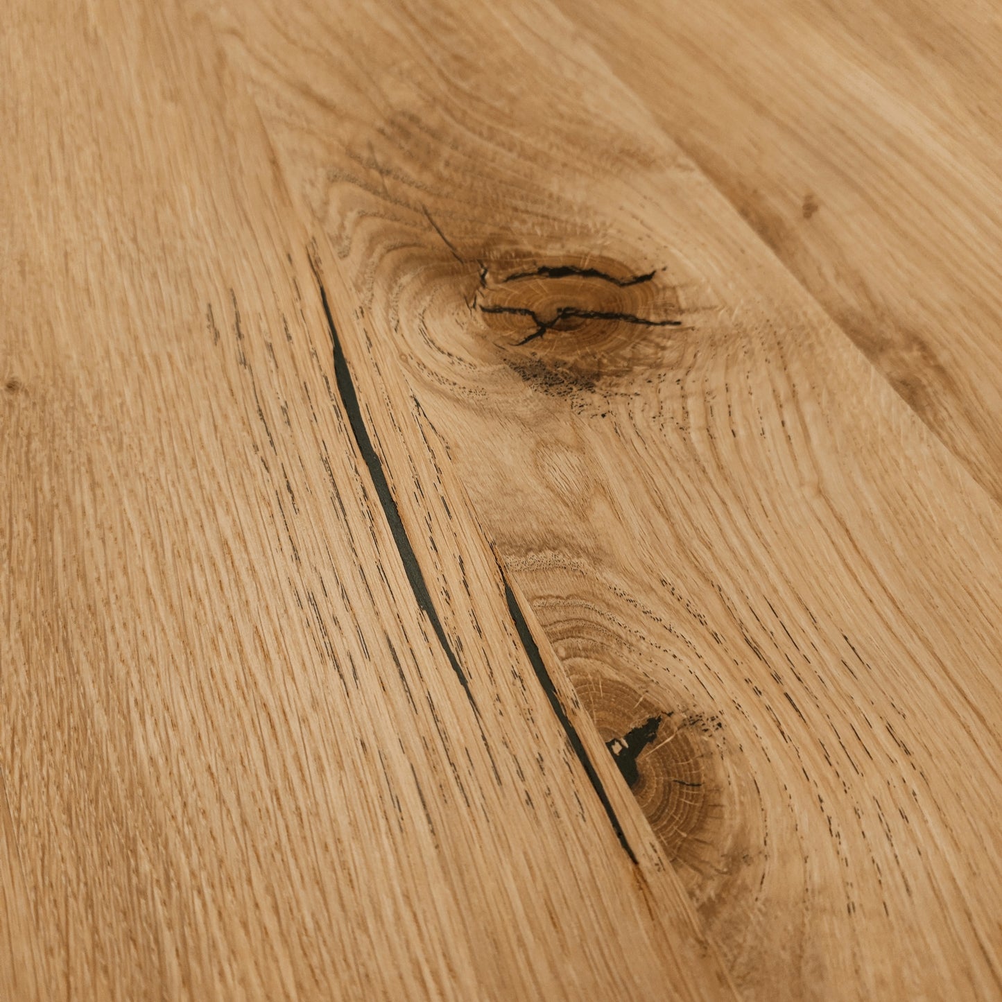 Massivholz Esstischplatte aus einem Eichenstamm