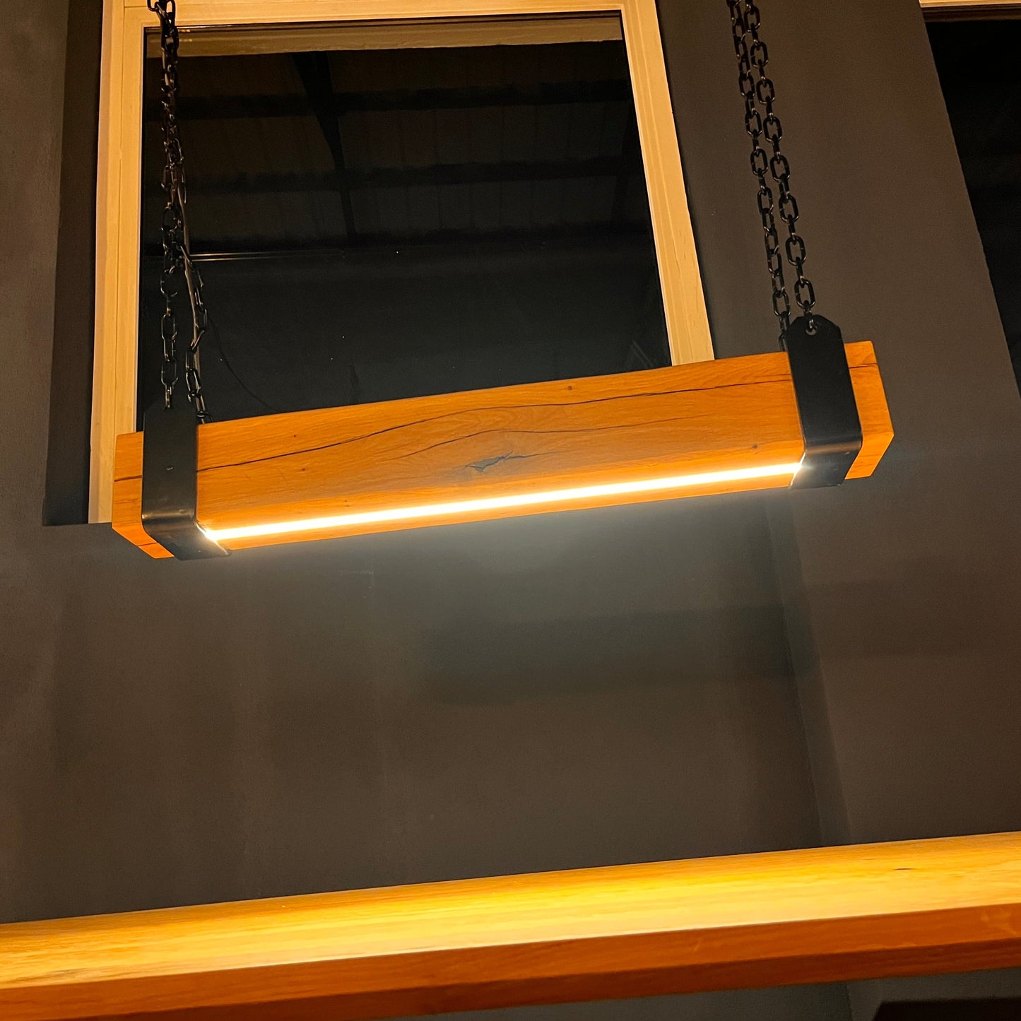 Deckenlampe Eichenbalken mit LED-Stripe, Hängelampe