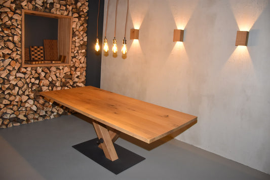 Massivholz Esstischplatte aus einem Eichenstamm