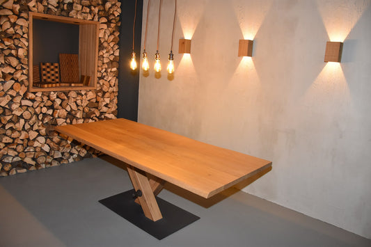 Schlichte Eiche Massivholztischplatte mit Waldkante