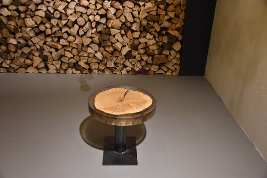 Geölte Epoxidharz Baumscheiben Beistelltischplatte aus Esche