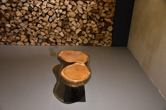 Eschen-Epoxidharz-Beistelltischplatte aus einer Zwille