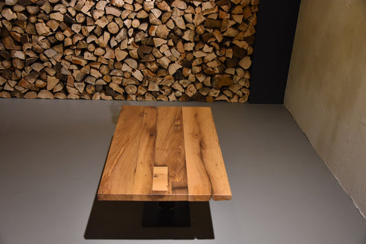 Alteiche Beistelltischplatte aus alten Fachwerkbalken